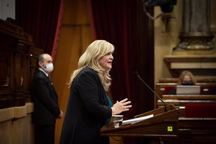 La consellera de Drets Socials de la Generalitat, Violant Cervera, al Parlament