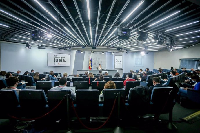 Vista general de la comparecencia de la ministra Portavoz y de Política Territorial, Isabel Rodríguez, durante una rueda de prensa posterior al Consejo de Ministros celebrado en Moncloa, a 2 de noviembre de 2021, en Madrid (España). El Gobierno ha aprob