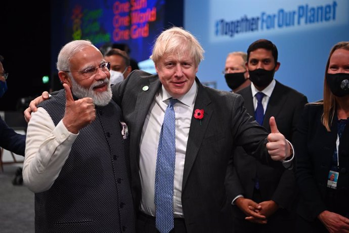 02 November 2021, United Kingdom, Glasgow: UKPrime Minister Boris Johnson (R) and India's Prime Minister Narendra Modi attend a session on "Accelerating clean technology innovation and deployment" with world leaders and individuals from the private sec