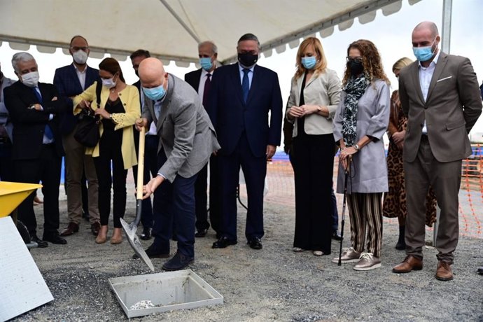 Colocación de la primera piedra del nuevo instituto