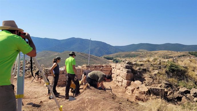 Archivo - La campaña de excavación en el yacimiento de Aratis, en Aranda de Moncayo, ha sacando a la luz el sistema defensivo de la ciudad celtíbera