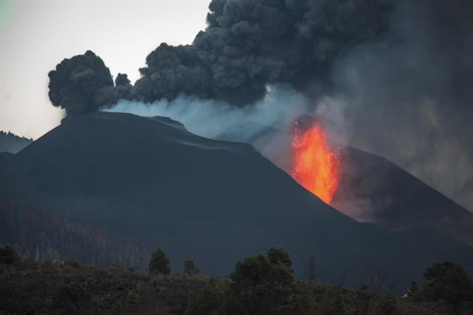 Lava del volcán de Cumbre Vieja 