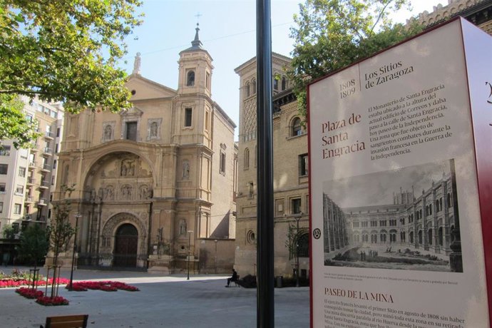 Plaza y parroquia basílica de Santa Engracia en Zaragoza.