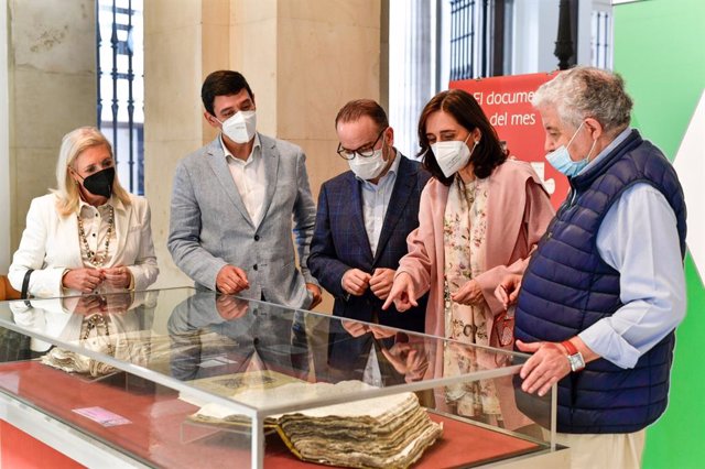 Muestra de los documentos en el Archivo Histórico Provincial de Sevilla