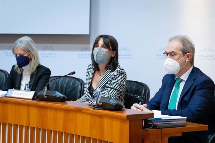 La conselleira de Emprego e Igualdade, María Jesús Lorenzana, presenta en el Parlamento los presupuestos de su departamento para 2022