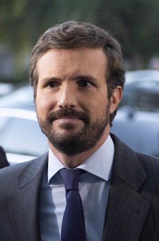 El líder del PP, Pablo Casado, a su llegada a un desayuno de Nueva Economía Forum, en el Hotel Mandarín Oriental, a 27 de octubre de 2021, en Madrid, (España).