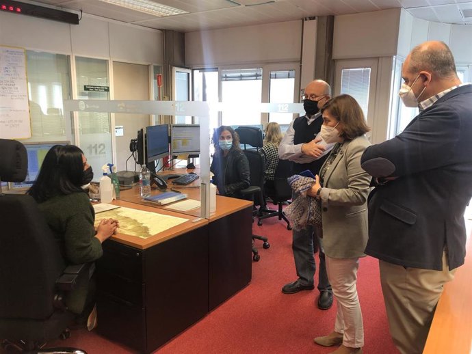 La consejera de Salud, Sara Alba, ha visitado hoy el Centro de Coordinación Operativa SOS Rioja