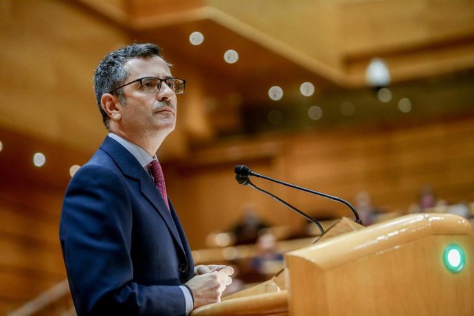 El ministro de la Presidencia, Relaciones con las Cortes y Memoria Democrática, Félix Bolaños, interviene durante una sesión de control al Gobierno en el Senado, a 2 de noviembre de 2021, en Madrid, (España). Las medidas para frenar la subida del precio