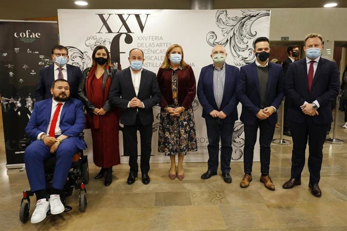 La consejera de Educación, Cultura y Deportes, Rosa Ana Rodríguez, junto al alcalde de Albacete, Emilio Sáez.