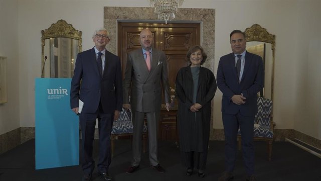 Ponentes de la presentación del monográfico de Nueva Revista (UNIR): Rafael Puyol, presidente de UNIR; el periodista Julio Sánchez Cristo; Cecilia María Vélez, exministra de Educación de Colombia; Luis Guillermo Plata, embajador de Colombia en España