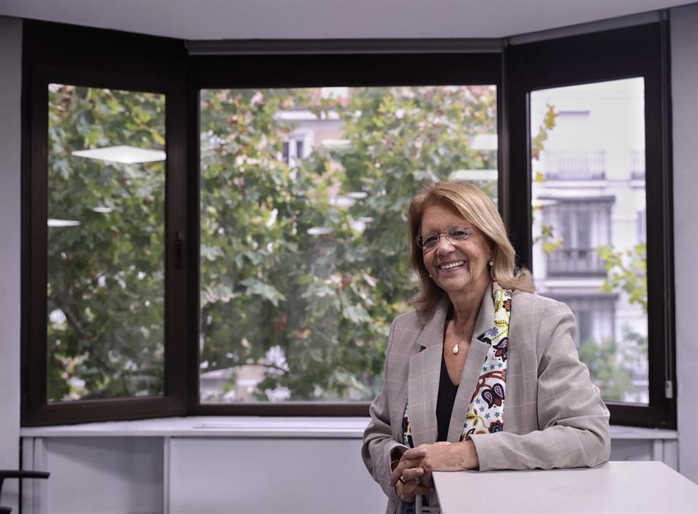 La vicesecretaria de Sectorial del PP, Elvira Rodríguez, posa tras una entrevista para Europa Press en su despacho de Génova, a 29 de octubre de 2021, en Madrid, (España).