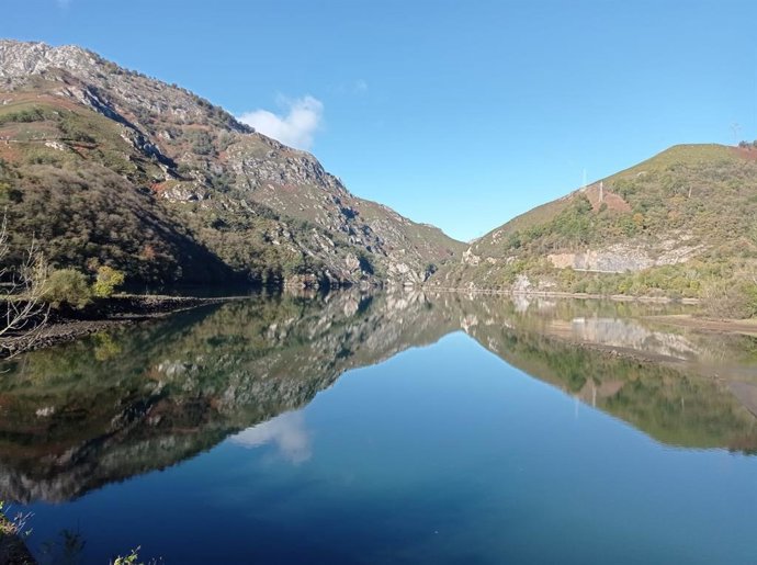 Embalse de Rioseco, reserva hidráulica del Cantábrico.