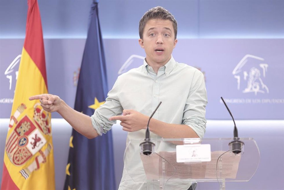 Archivo - El líder de Más País, Íñigo Errejón, interviene en una rueda de prensa anterior a una reunión de la Junta de Portavoces en el Congreso 