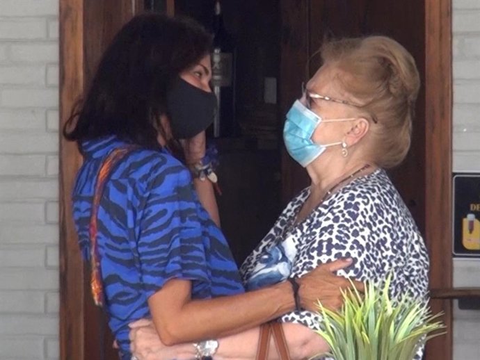 Olga Moreno con su suegra, Luisa Carrasco