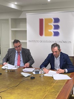 Íñigo Fernández de Mesa y Gregorio Izquierdo, presidente y director general del Instituto de Estudios Económicos.