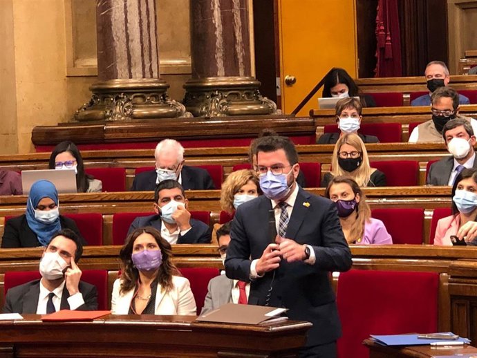El presidente de la Generalitat, Pere Aragons, en la sesión de control en el pleno del Parlament