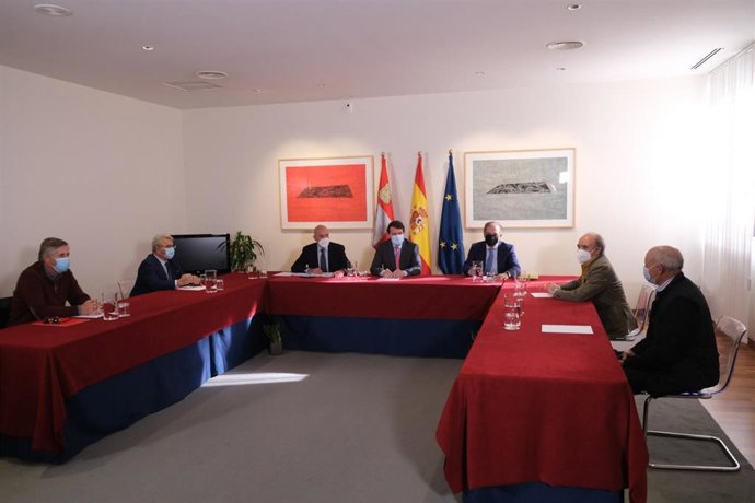 Reunión de Mañueco con ganaderos de lidia.