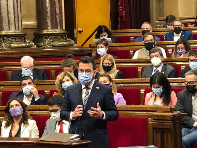 El presidente de la Generalitat, Pere Aragons, en la sesión de control en el pleno del Parlament