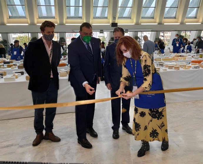 Inauguración del festival a cargo de la directora del evento, Luisa Villegas, el director general del Guild of Fine Food, organizador de los World Cheese Awards, John Farrand, el presidente Adrián Barbón y el alcalde Alfredo Canteli.