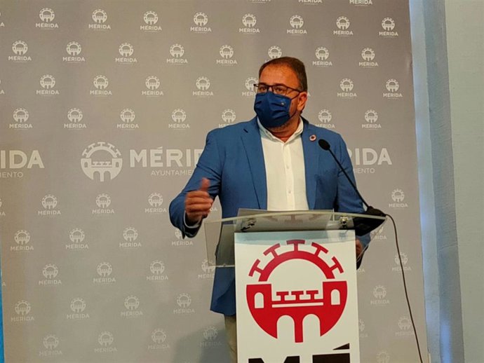 El alcalde de Mérida, Antonio Rodríguez Osuna, valora los datos del paro.