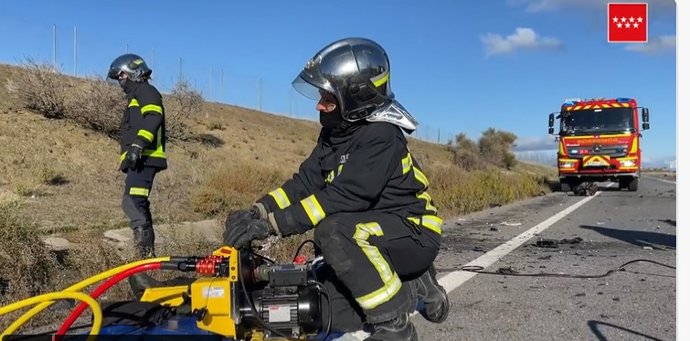 Muere el conductor de un coche tras chocar contra un camión en la M-419