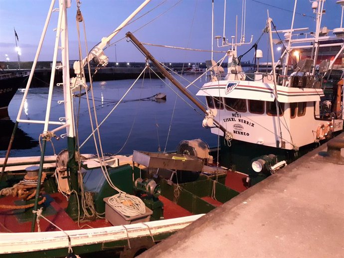 Archivo - Barco de pesca en el Puerto de Bermeo (Bizkaia)