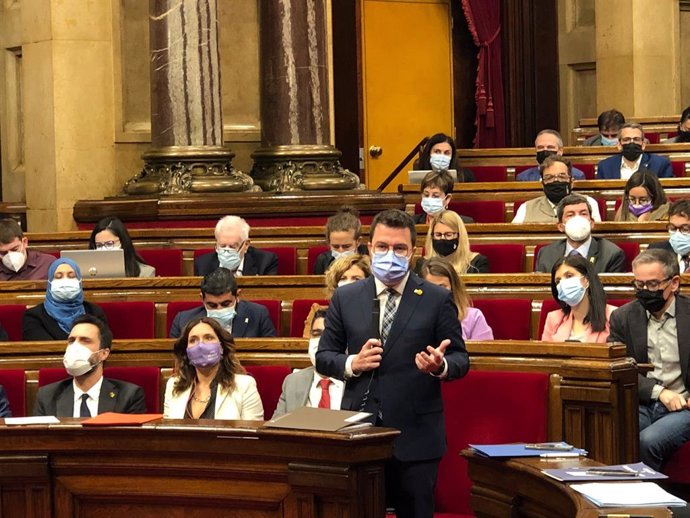 El president de la Generalitat, Pere Aragons, durant la sessió de control en el ple del Parlament