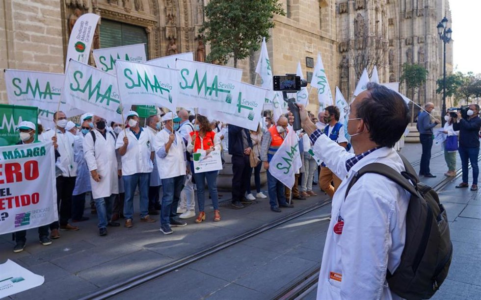 Concentración convocada por el Sindicato Médico Andaluz para "salvaguardar la atención primaria"