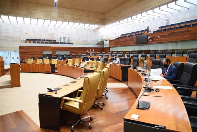 Imagen de archivo de actividad parlamentaria en la Asamblea de Extremadura