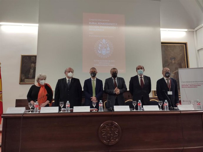 Sánchez de Vega (3D) en la inauguración del congreso.