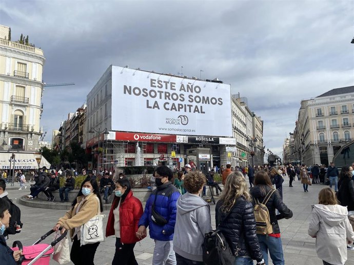 La lona en la madrileña Puerta del Sol