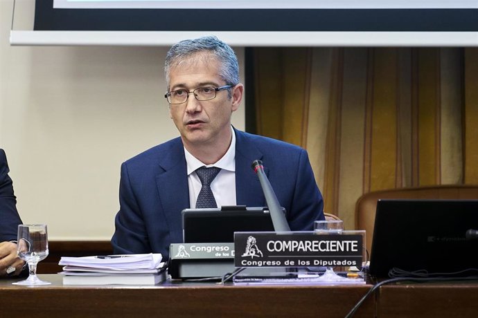 Archivo - El gobernador del Banco de España, Pablo Hernández de Cos interviene en la Comisión de Asuntos Económicos y Transformación Digital en la sala Cánovas del Congreso de los Diputados, a 19 de mayo de 2021, en Madrid (España).