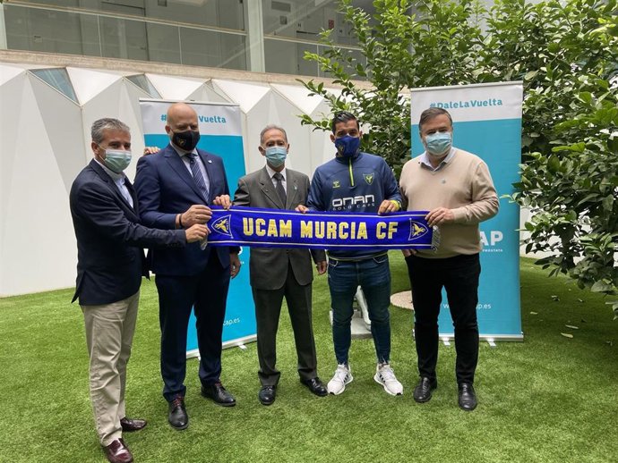 Presentación de la acción social del Hospital Mesa del Castillo y UCAM Club de Fútbol a favor de la Asociación de Cáncer de Próstata (ANCAP)