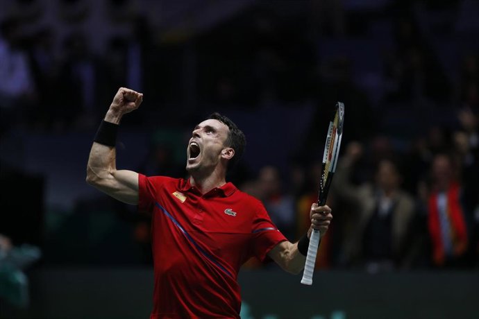 Archivo - 24 November 2019, Spain, Madrid: Spanish tennis player Roberto Bautista Agut celebrates after defeating Canada's Felix Auger-Aliassime in the Davis Cup Madrid Finals tennis tournament, at the Magic Box. Photo: Manu Reino/SOPA Images via ZUMA W