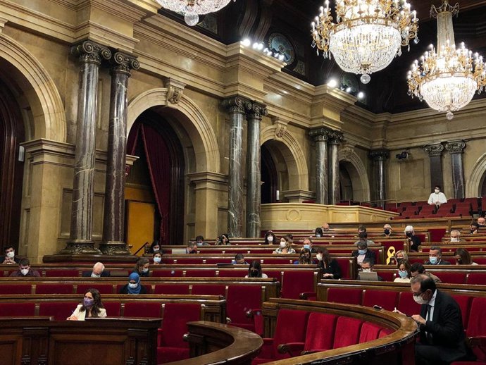 Pleno del Parlament de Catalunya del 3 de noviembre de 2021, en Barcelona.