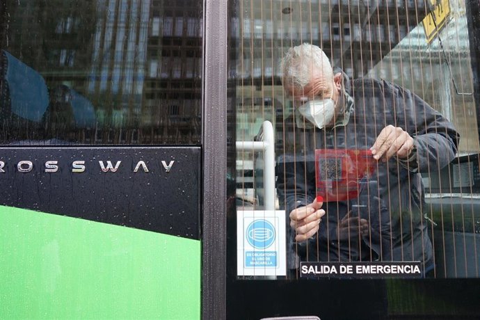 Presentación de una campaña de difusión de la Semana de la Ciencia en los autobuses del CTA.