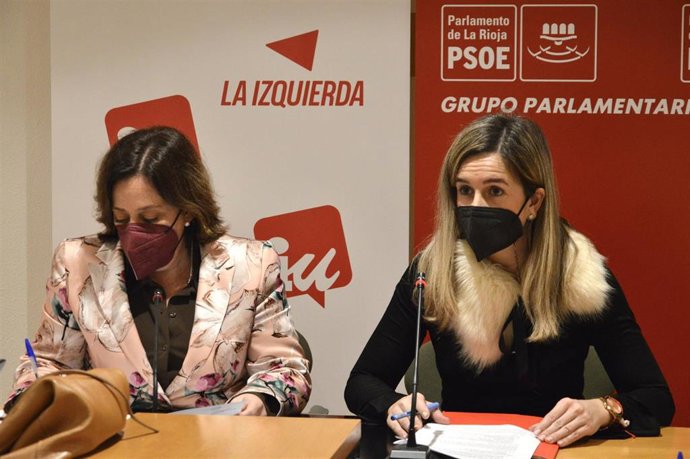 Las diputadas del PSOE, Sara Orradre, e IU, Henar Moreno