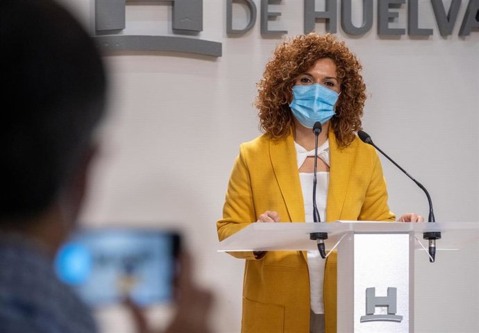 La presidenta de la Diputación de Huelva, María Eugenia Limón, en rueda de prensa.
