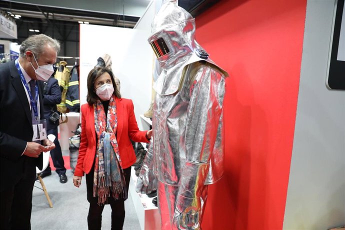 La ministra de Defensa, Margarita Robles, en la Feria Internacional de Defensa y Seguridad FEINDEF