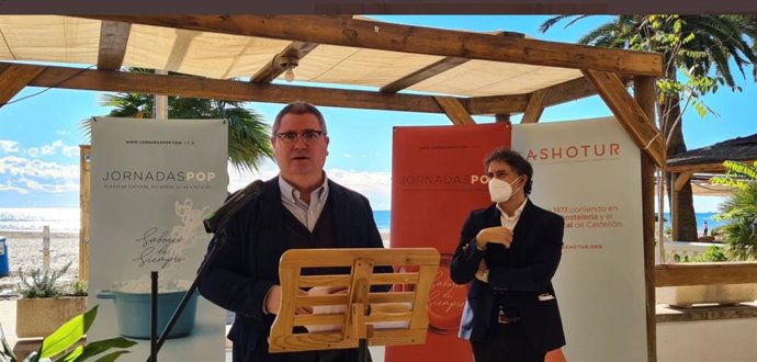 El vicepresident de l'Associació Provincial d'Hoteleria i Turisme de Castelló (Ashotur), Luis Martí, i el secretari autonmic de Turisme, Francesc Colomer.