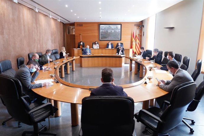 La Mesa y Junta de Portavoces de las Cortes de Aragón.
