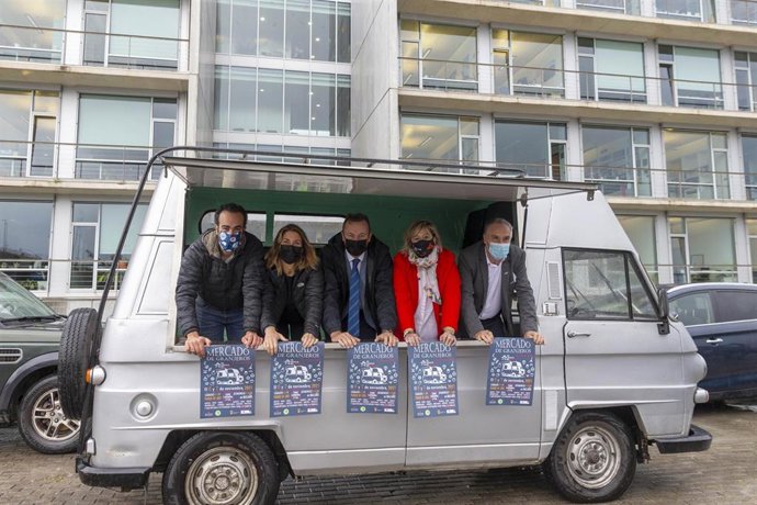 El consejero de Desarrollo Rural, Guillermo Blanco, en la presentación del mercado de granjeros De granja en granja.