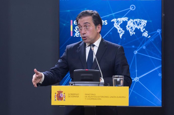 El ministro de Asuntos Exteriores, Unión Europea y Cooperación, José Manuel Albares, interviene en una rueda de prensa tras una reunión con su homóloga de Andorra, en el Palacio de Viana, a 20 de octubre de 2021, en Madrid, (España).