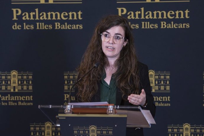 La portavoz adjunta de Unidas Podemos en el Parlament, Esperana Sans, en una rueda de prensa.