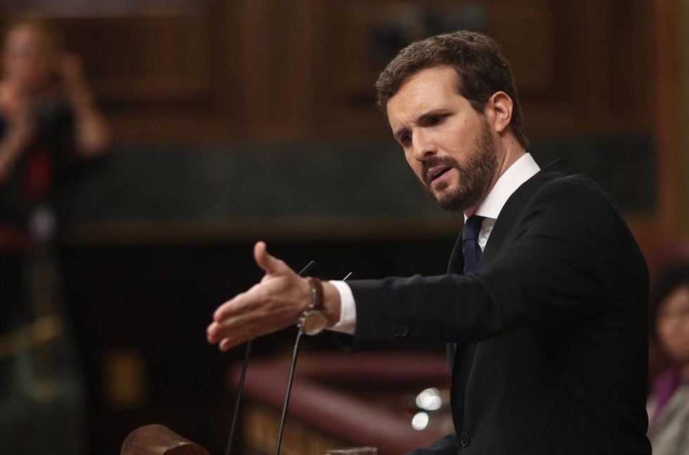 Archivo - El presidente del PP, Pablo Casado, interviene desde la tribuna del Congreso de los Diputados en la primera sesión del debate de investidura del candidato socialista a la Presidencia de Gobierno en la XIV Legislatura en Madrid (España), a 4 de