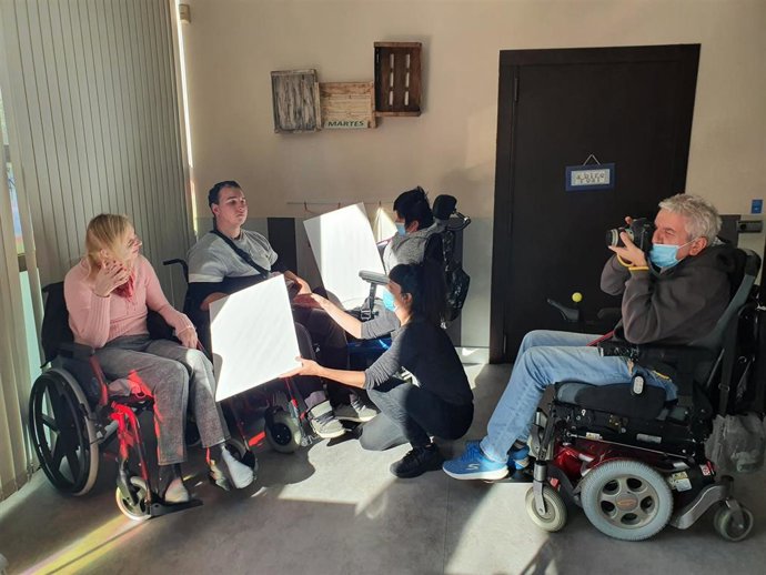 La fotógrafa Irene Zottola imparte un taller en el centro Arbolarte de Fekoor dentro del proyecto BBK ART(e)gileak