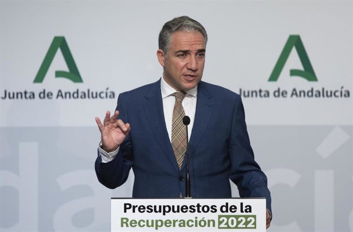 El consejero de la Presidencia, Administración Pública e Interior y portavoz del Gobierno andaluz, Elías Bendodo, durante  la rueda de prensa posterior a la reunión del Consejo de Gobierno de la Junta de Andalucía. A 03 de noviembre de 2021, en Sevilla