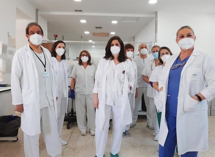Profesionales del laboratorio de Análisis Clínico y Hematología del Hospital Infanta Elena de Huelva.