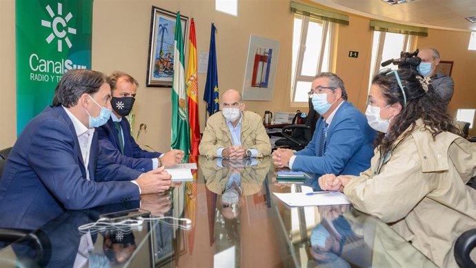 Canal Sur y la AECC acuerdan intensificar esfuerzos en la divulgación de la prevención y la investigación