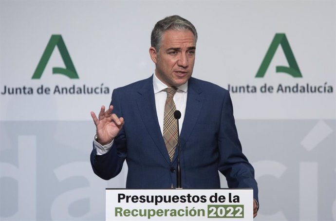 El consejero de la Presidencia, Administración Pública e Interior y portavoz del Gobierno andaluz, Elías Bendodo, durante  la rueda de prensa posterior a la reunión del Consejo de Gobierno de la Junta de Andalucía. A 03 de noviembre de 2021, en Sevilla 